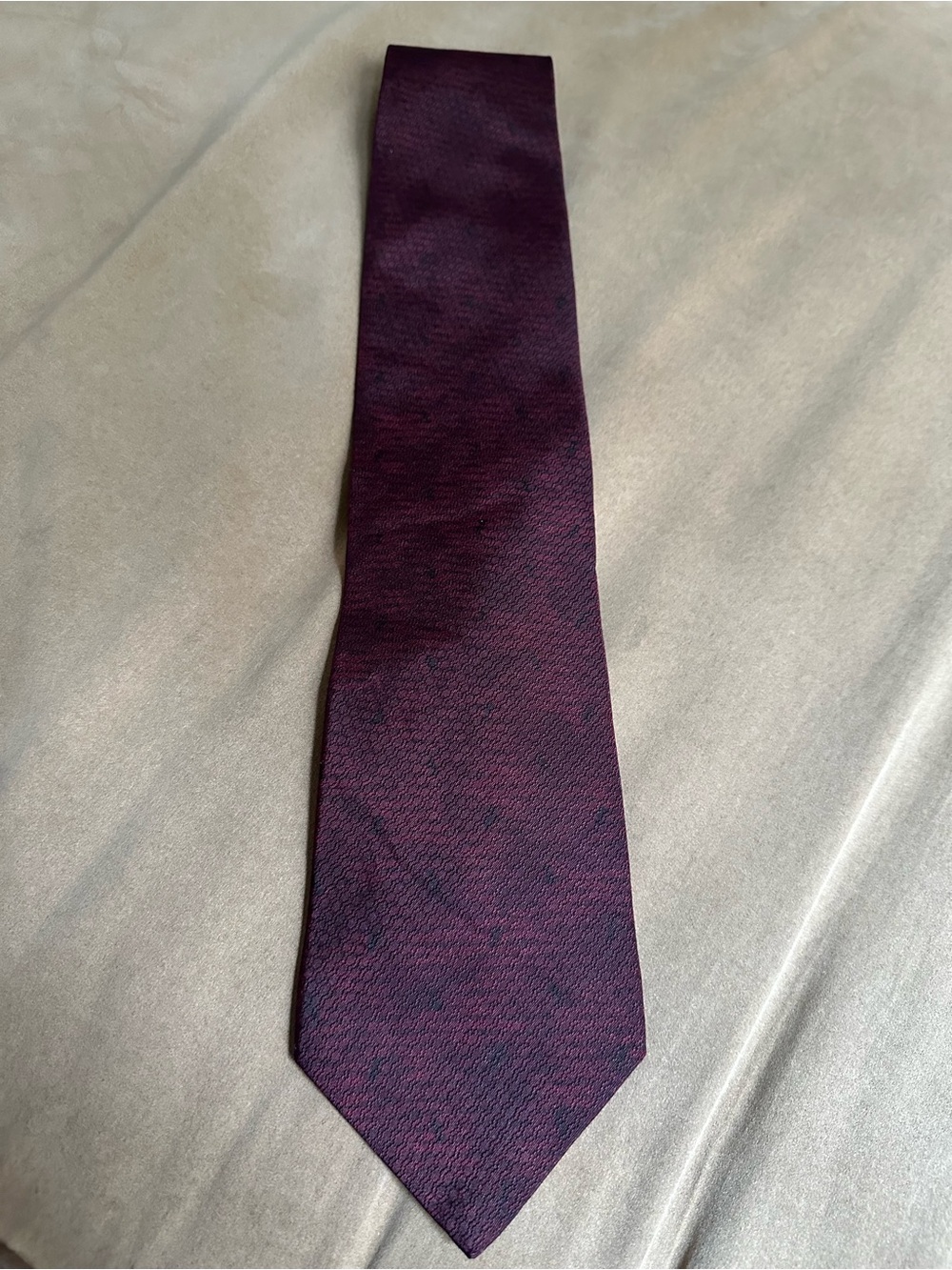 Woodward Men's Texture Silk Tie Burgundy and Black